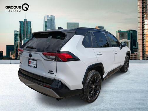 2023 Toyota RAV4 Hybrid SE
