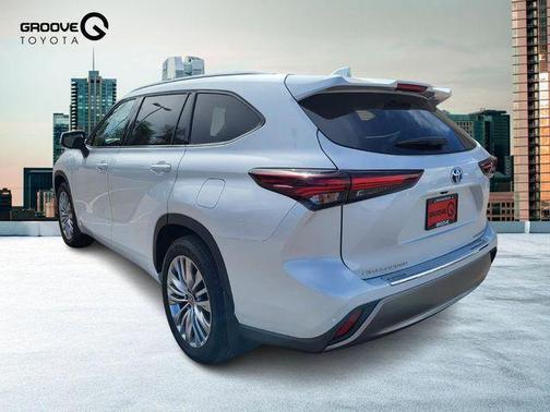 2024 Toyota Highlander Hybrid Platinum
