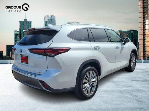 2024 Toyota Highlander Hybrid Platinum