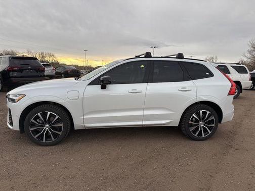 2023 Volvo XC60 Recharge Plug-In Hybrid T8 Plus Dark Theme