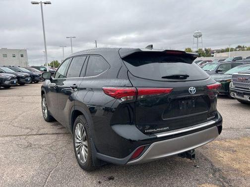 2021 Toyota Highlander Hybrid Platinum