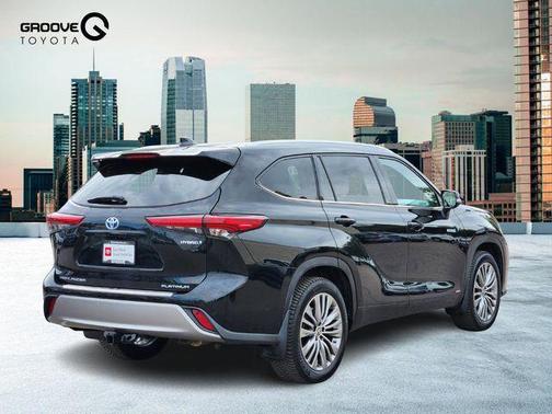 2021 Toyota Highlander Hybrid Platinum
