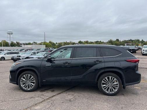 2021 Toyota Highlander Hybrid Platinum