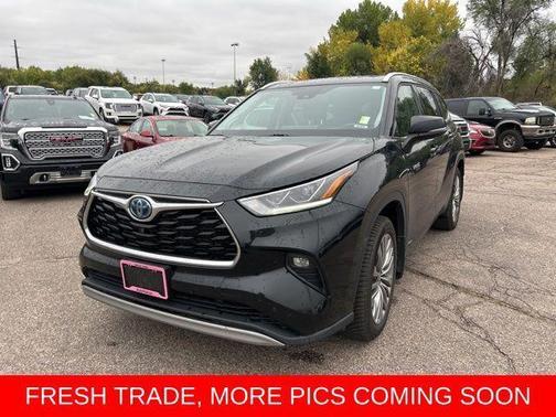 2021 Toyota Highlander Hybrid Platinum