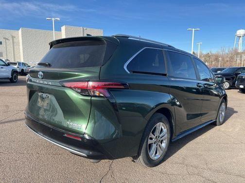 2023 Toyota Sienna Platinum
