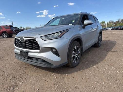 Celestial Silver Metallic 2020 Toyota Highlander XLE