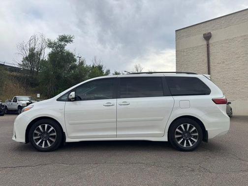 2020 Toyota Sienna XLE