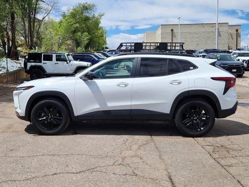 Summit White 2024 Chevrolet Trax FWD ACTIV