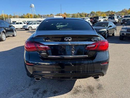 2017 INFINITI Q70 3.7X