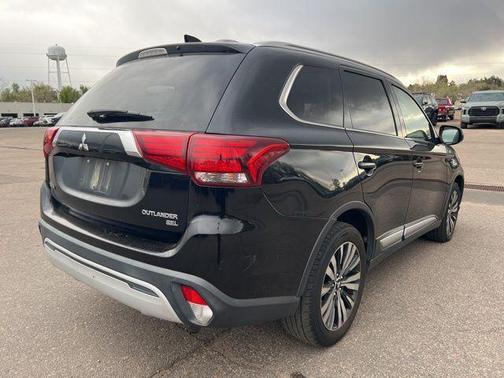 Labrador Black Metallic 2019 Mitsubishi Outlander SEL