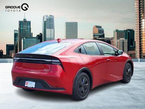 2025 Toyota Prius Plug-In Hybrid SE
