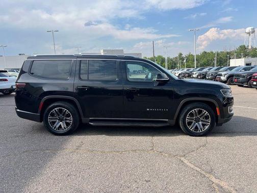 Diamond Black Crystal Pearlcoat 2022 Jeep Wagoneer Series III 4x4