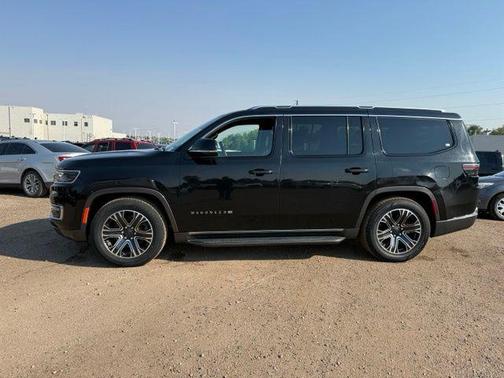 Diamond Black Crystal Pearlcoat 2022 Jeep Wagoneer Series III 4x4