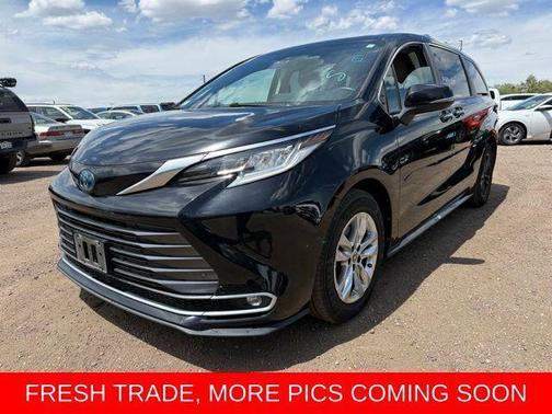 Midnight Black Metallic 2022 Toyota Sienna Limited