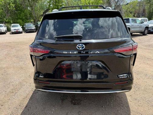 Midnight Black Metallic 2022 Toyota Sienna Limited