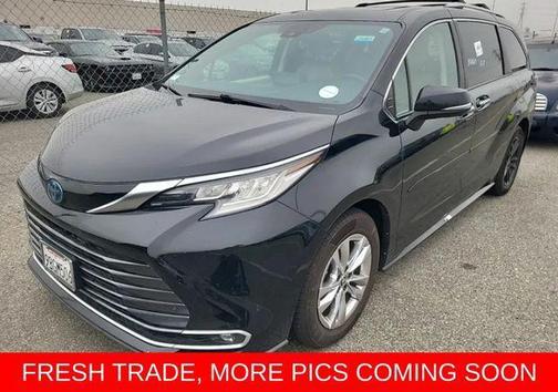 Midnight Black Metallic 2022 Toyota Sienna Limited
