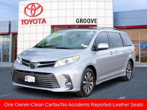 Silver Sky Metallic 2018 Toyota Sienna XLE Premium