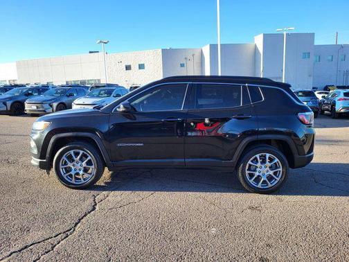 2022 Jeep Compass Latitude Lux