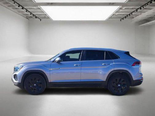 Silver Mist Metallic 2024 Volkswagen Atlas Cross Sport 2.0T SE w/Technology 4MOTION