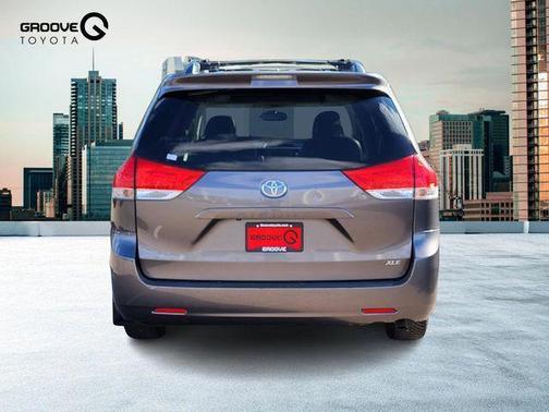2012 Toyota Sienna XLE