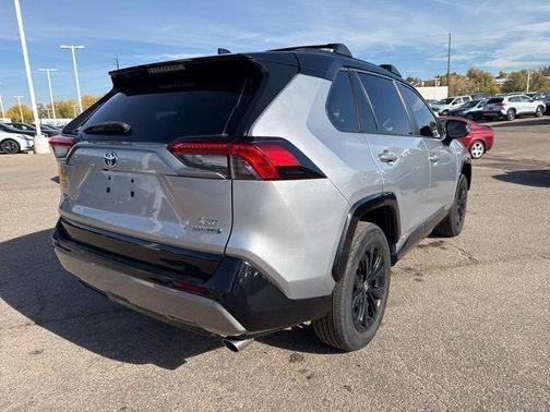 2022 Toyota RAV4 Hybrid SE