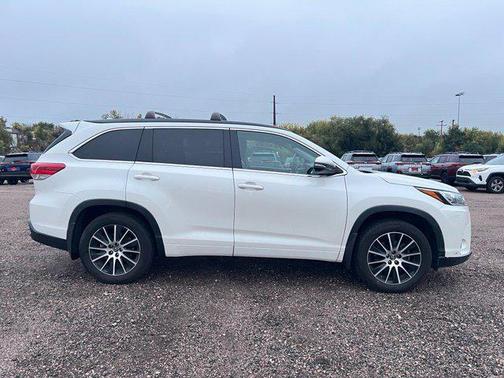 Blizzard Pearl 2018 Toyota Highlander SE