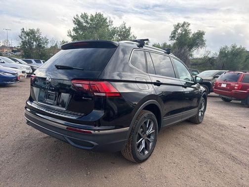 Deep Black Pearl 2022 Volkswagen Tiguan 2.0T SE 4MOTION