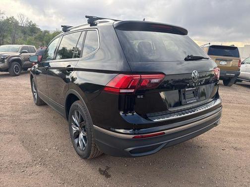 Deep Black Pearl 2022 Volkswagen Tiguan 2.0T SE 4MOTION