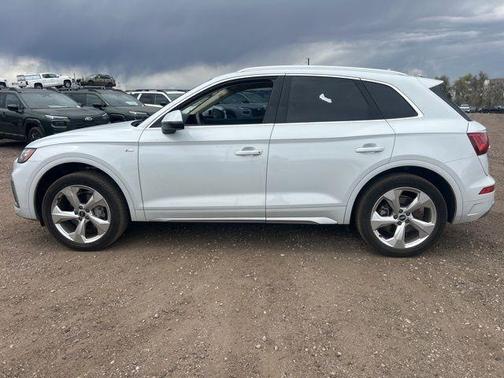 Glacier White Metallic 2022 Audi Q5 45 S line Premium Plus