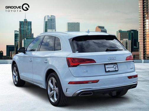 Glacier White Metallic 2022 Audi Q5 45 S line Premium Plus