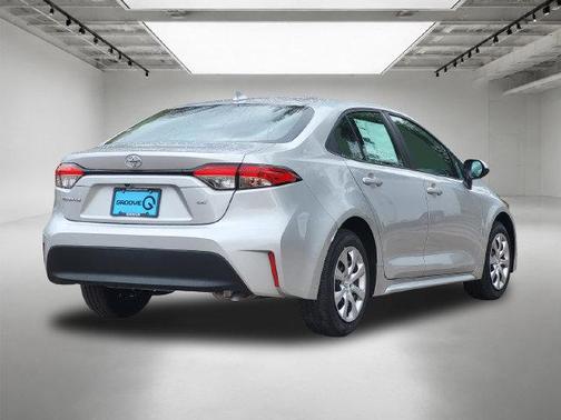 Classic Silver Met 2027 Toyota Corolla LE