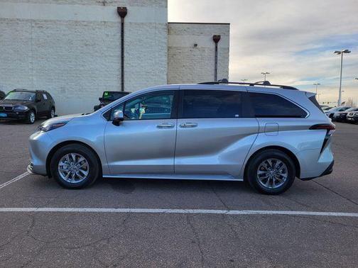 2023 Toyota Sienna XLE