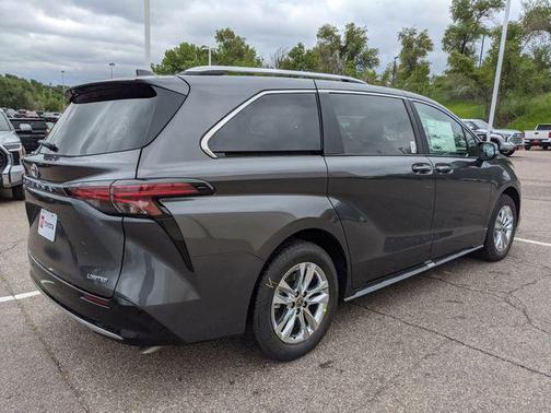 2025 Toyota Sienna Limited 7-Passenger