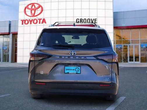 Predawn Gray Mica 2023 Toyota Sienna XLE
