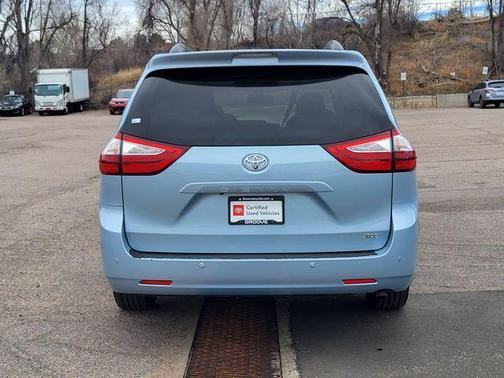 2017 Toyota Sienna XLE