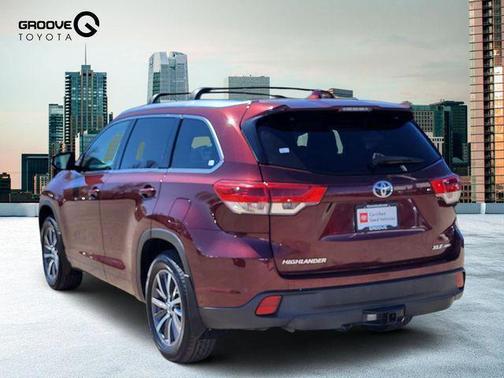 Ooh La La Rouge Mica 2017 Toyota Highlander XLE