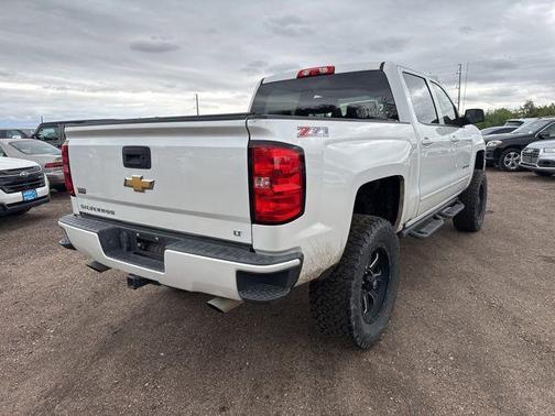 Iridescent Pearl Tricoat 2017 Chevrolet Silverado 1500 2LT