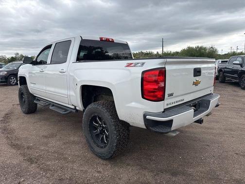Iridescent Pearl Tricoat 2017 Chevrolet Silverado 1500 2LT