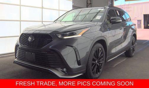 Magnetic Gray Metallic 2025 Toyota Highlander XSE