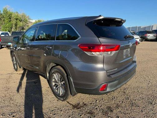 Predawn Gray Mica 2017 Toyota Highlander XLE