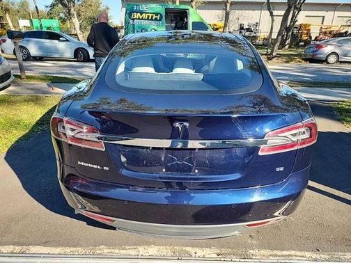 2015 Tesla Model S 85