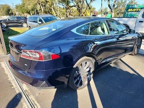 2015 Tesla Model S 85