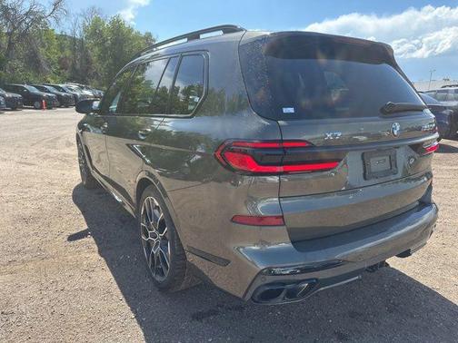 Manhattan Green Metallic 2025 BMW X7 M60i
