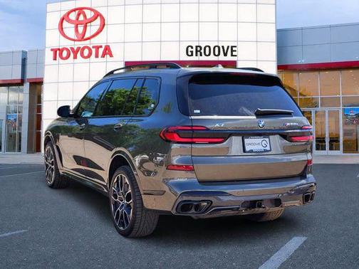 Manhattan Green Metallic 2025 BMW X7 M60i