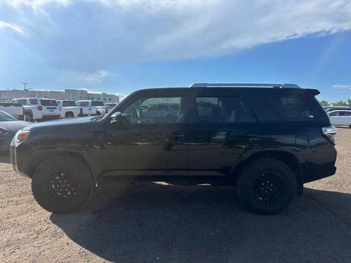Midnight Black Metallic 2016 Toyota 4Runner SR5
