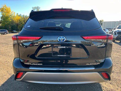 Midnight Black Metallic 2023 Toyota Highlander Hybrid Platinum