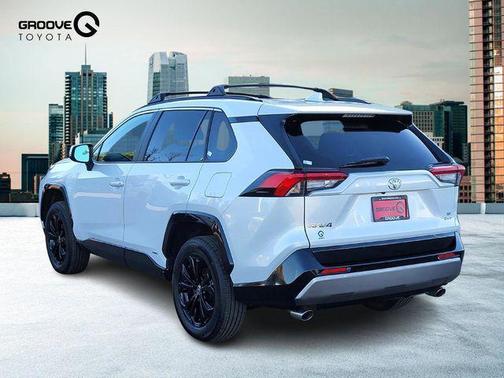 2025 Toyota RAV4 Hybrid SE