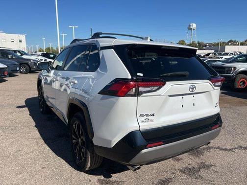 2025 Toyota RAV4 Hybrid SE