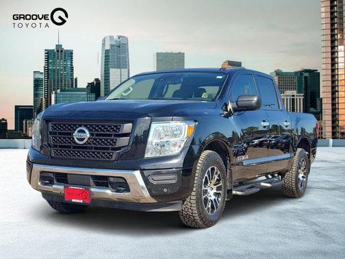 Super Black 2021 Nissan Titan SV