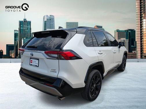 2022 Toyota RAV4 Hybrid SE